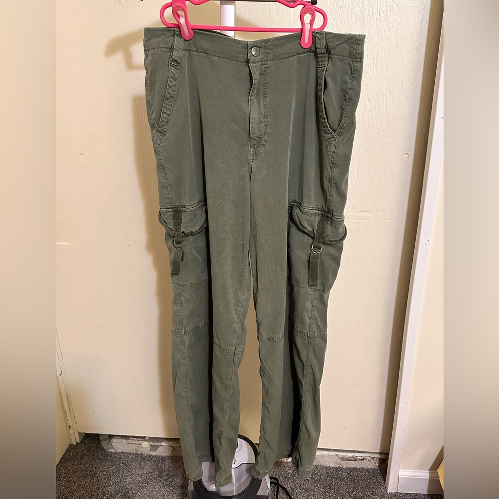 American Eagle Outfitters Army Green Cargo Pants